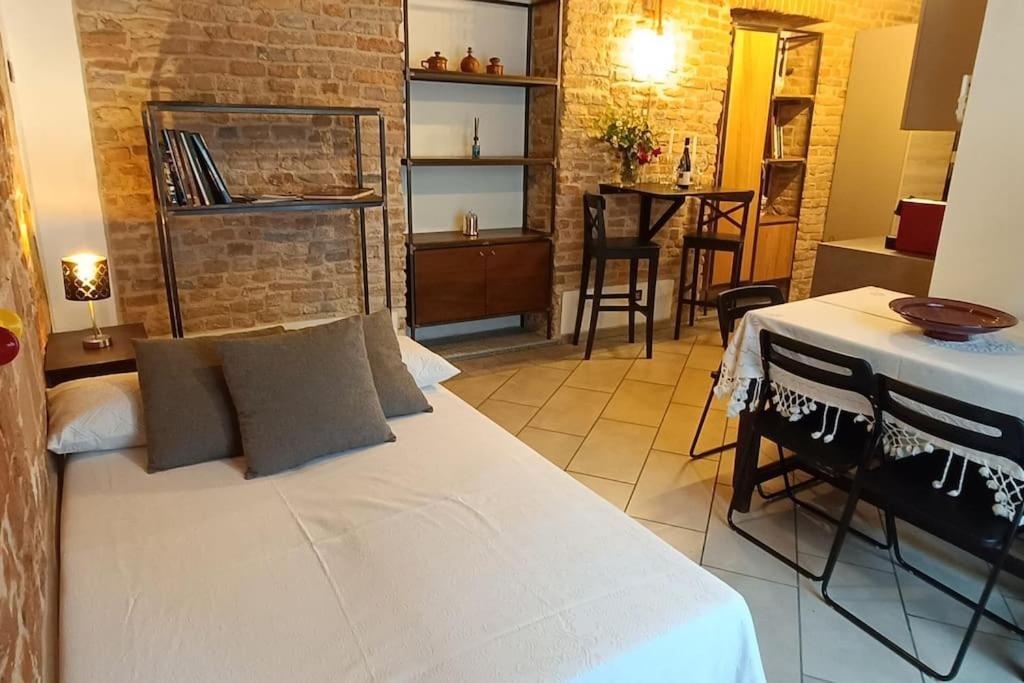 Piazza Statuto-Appartamento Tra Le Mura A-C E Wi-Fi Asti Eksteriør billede
