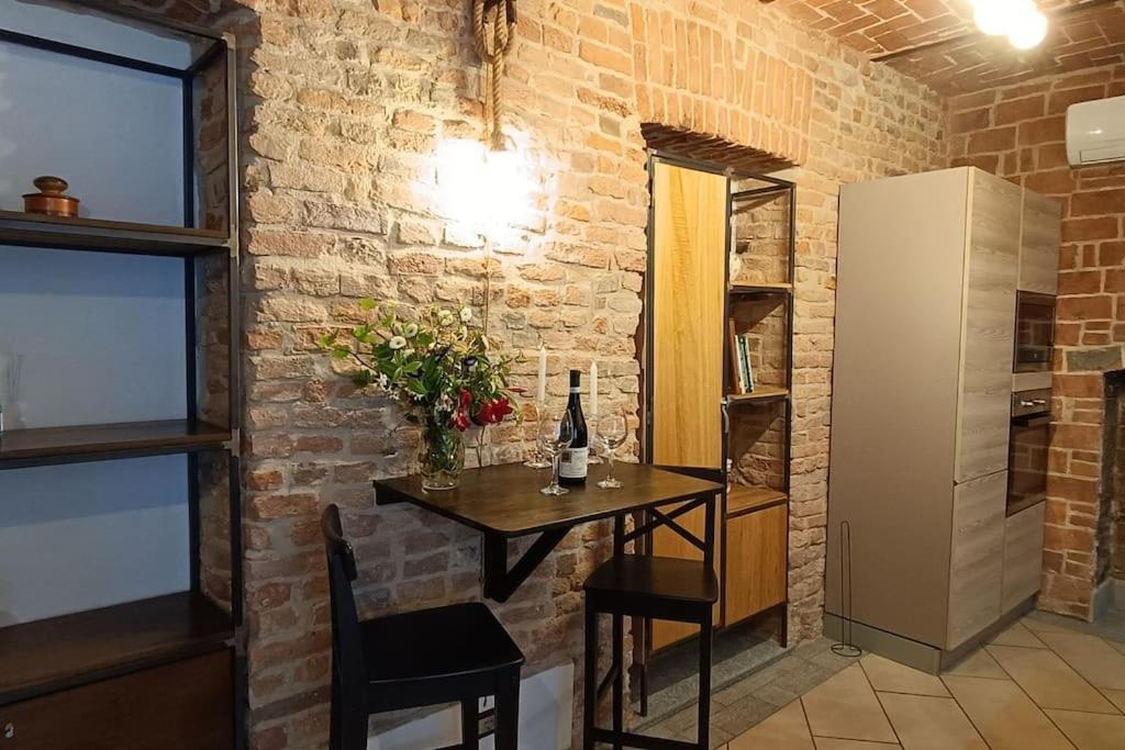 Piazza Statuto-Appartamento Tra Le Mura A-C E Wi-Fi Asti Eksteriør billede